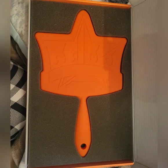 Crown Hand Mirror - Picture 4 of 7